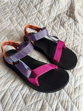 Metallic Teva NWOT